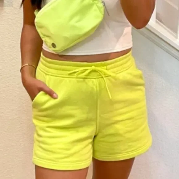 LULULEMON Loungeful High-Rise Short 4" ELECTRIC LEMON YELLOW SIZE 4 Fleece NWT - Picture 2 of 6